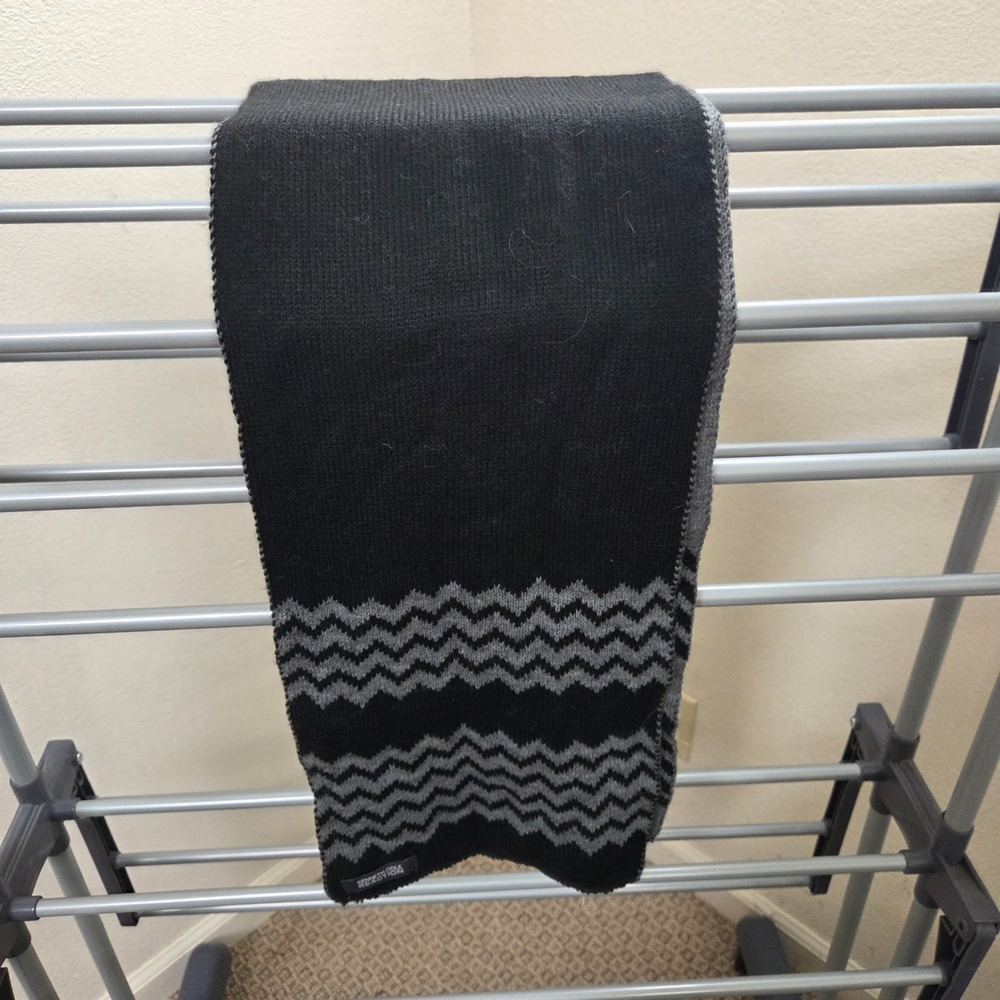 Kenneth Cole Reaction Mens Black Gray Chevron Knit Winter Scarf 68 x 8